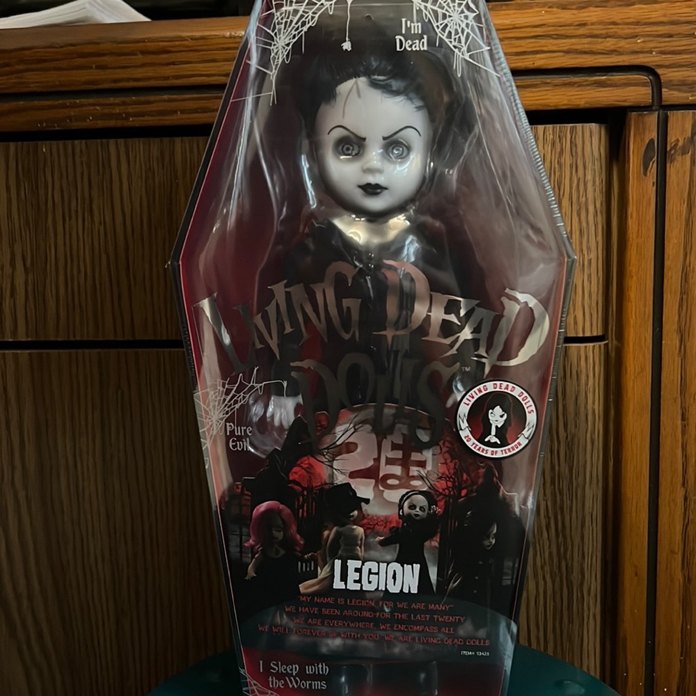 Living Dead Dolls: Legion